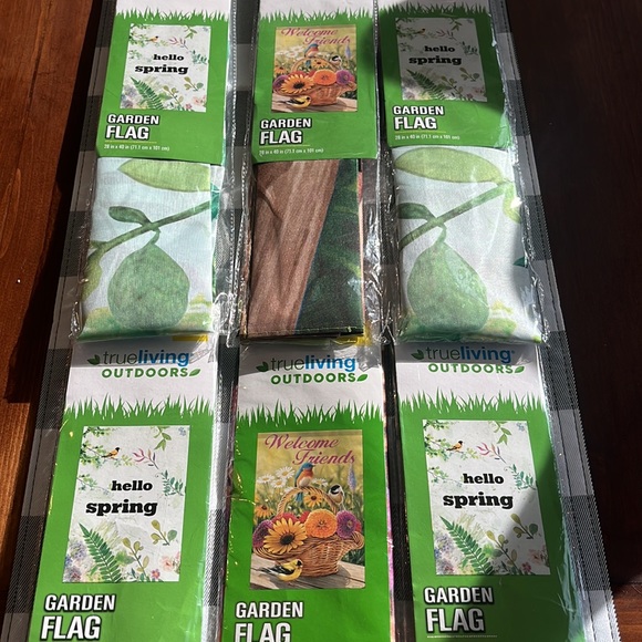 🔥3/$25🔥Lot of (6) 28X40” Garden Flags “hello spring” and “Welcome Friends” - Picture 7 of 7